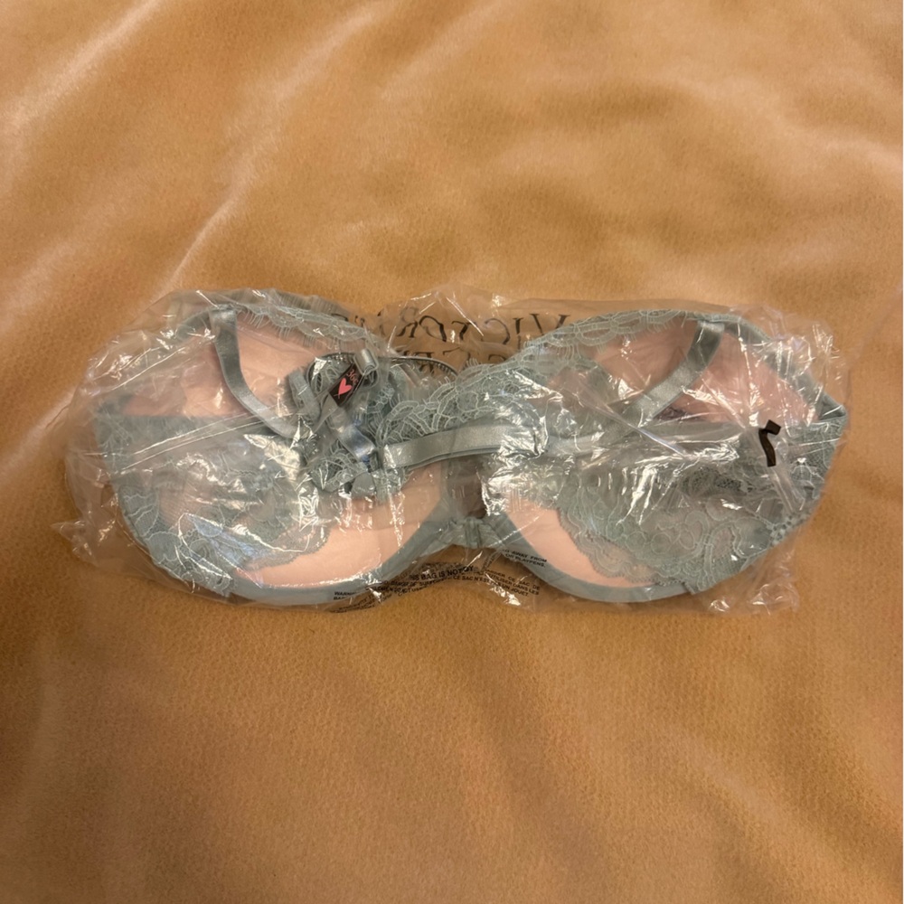Victoria's Secret Mint Bra with Lace Trim